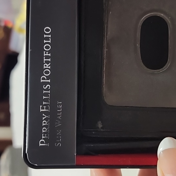 NEW IN METAL BOX  PERRY ELLIS SLIM WALLET. - Picture 2 of 10